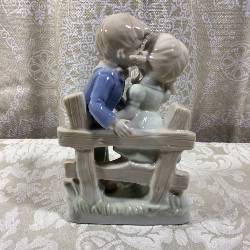 Vintage 1970’s Lego Japan Porcelain Boy and Girl Figurine - Picture 4 of 6